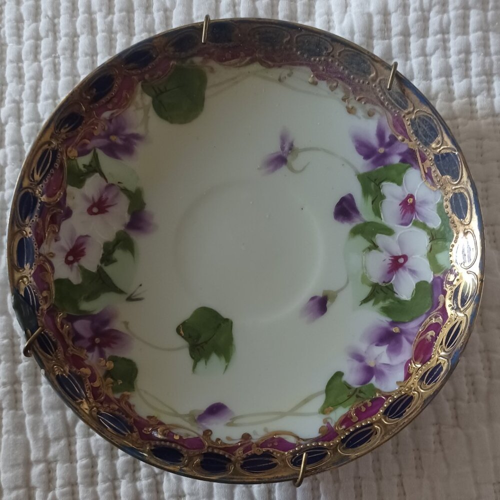 Small decorative flower-patterned wall plates
